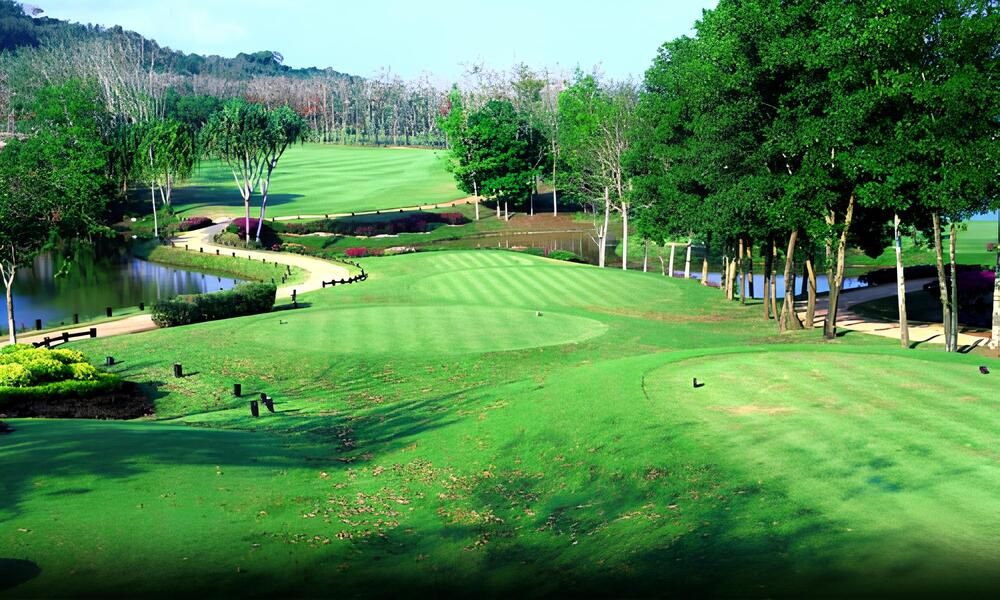 Blue Canyon Lake Course 湖景