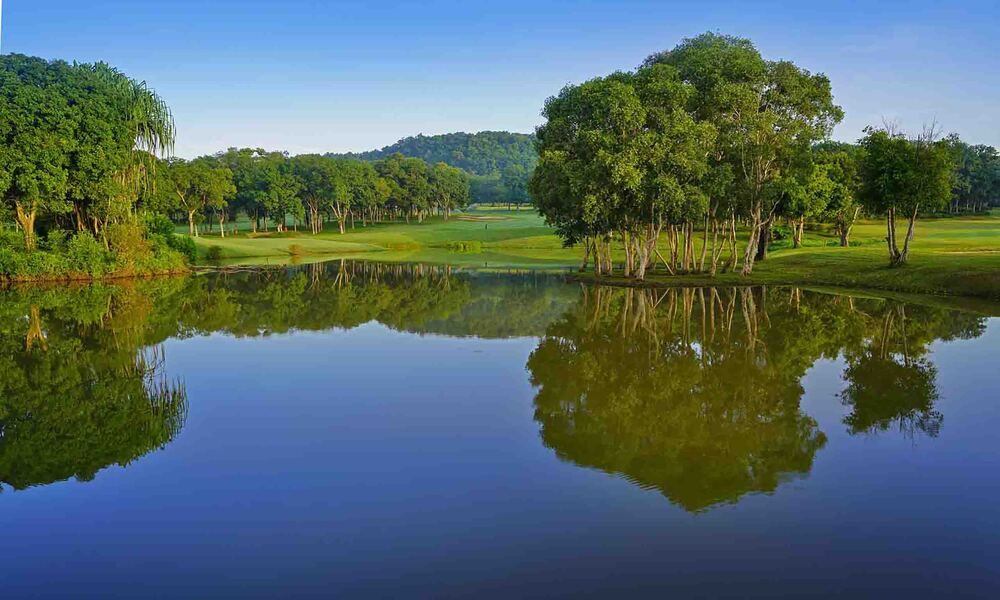 Blue Canyon Lake Course 湖景